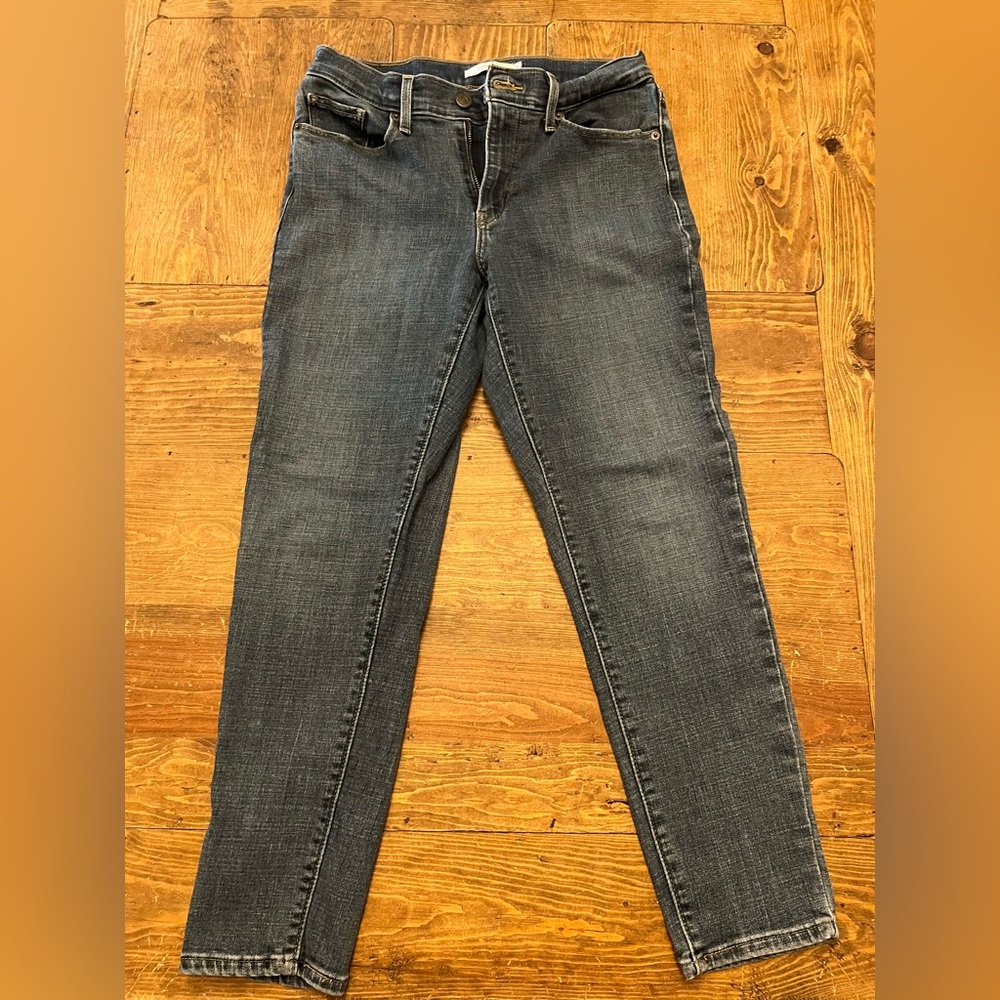 Levi’s Classic Crop Jeans Women’s Size 6 Dark Wash Stretch Denim
